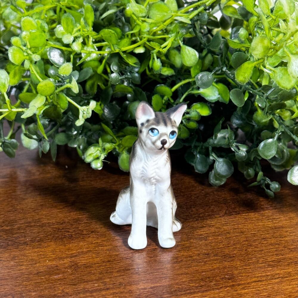 Vintage Style Tabby Cat Figurine Ceramic Porcelain Blue Eyes Miniature Decor 2"